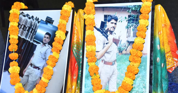 पुलिस ड्यूटी के दौरान शहीद हुए साथी अजीत सिंह और मूलचंद को श्रद्धांजलि दी गई।