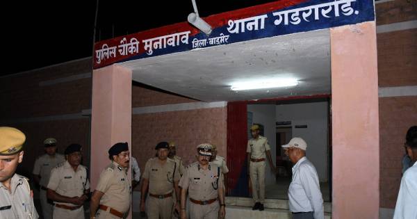 भारत-पाक सीमा के गडरा थाने पर पहुंचे डीजीपी, कानून-व्यवस्था की समीक्षा की