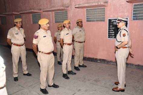 भारत-पाक सीमा के गडरा थाने पर पहुंचे डीजीपी