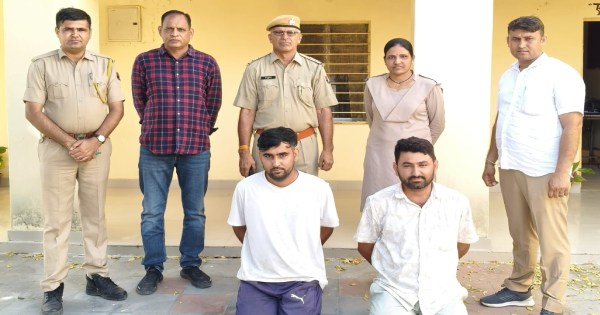 पुलिस की गिरफ्त में आए आरोपी श्रवण कुमार विश्नोई (26) निवासी कबूली और कमलेश कुमार विश्नोई (28) निवासी नेड़ी नाडी।