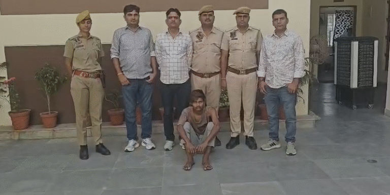 बहन को कर रहा था बदनाम, भाई ने साथी संग उतार दिया मौत के घाट